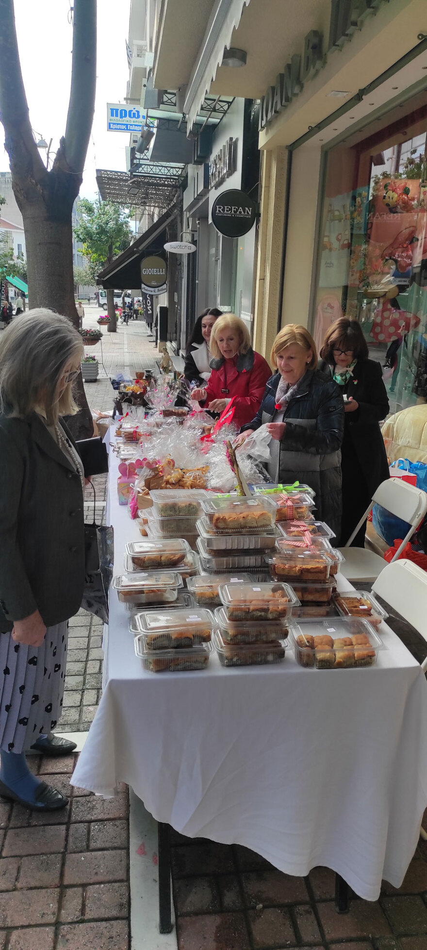 To Πασχαλινό Φιλανθρωπικό Παζάρι για τα παιδιά της «Φλόγας» στη Λαμία