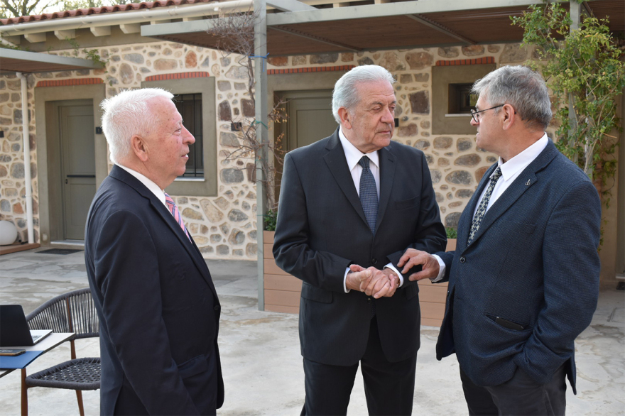 Μουτζούρης σε πρεσβευτές της Ε.Ε.:  «Όχι άλλοι παράνομοι μετανάστες στα νησιά του Βορείου Αιγαίου»