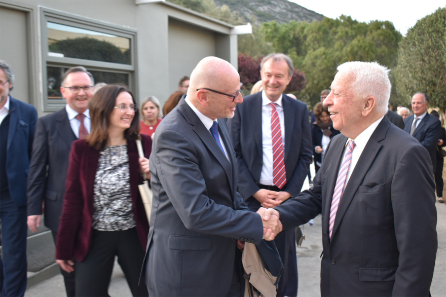 Μουτζούρης σε πρεσβευτές της Ε.Ε.:  «Όχι άλλοι παράνομοι μετανάστες στα νησιά του Βορείου Αιγαίου»