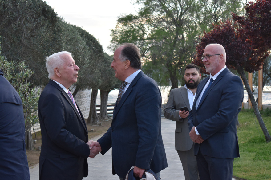 Μουτζούρης σε πρεσβευτές της Ε.Ε.:  «Όχι άλλοι παράνομοι μετανάστες στα νησιά του Βορείου Αιγαίου»