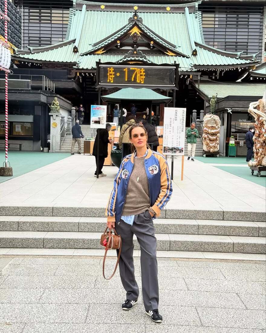 Η Αλεσάντρα Αμπρόσιο ταξίδεψε στο Τόκιο - Η γυμνή φωτογραφία μέσα στο τζακούζι