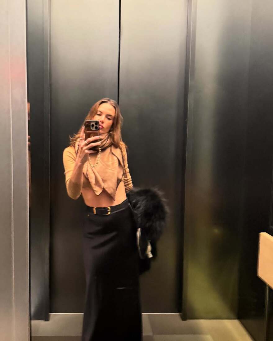 Η Αλεσάντρα Αμπρόσιο ταξίδεψε στο Τόκιο - Η γυμνή φωτογραφία μέσα στο τζακούζι