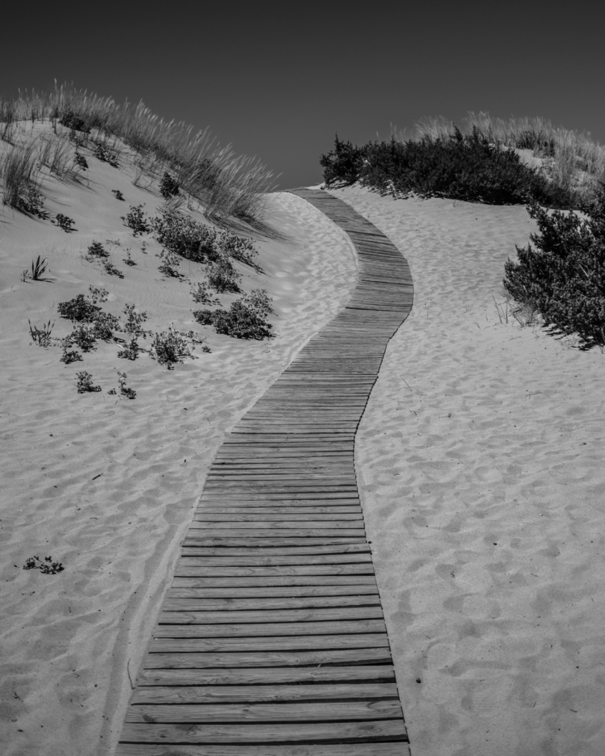 Θερμή υποδοχή στην έκθεση “Unveiled: The Fine Art Lens of NikZik” στον Χώρο Τέχνης 47 Circles