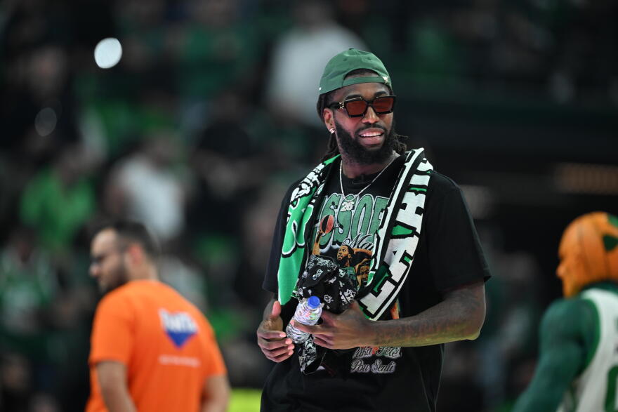 Με εμφάνιση σε... στιλ Ρόντμαν στο Ο.Α.Κ.Α. ο Λεσόρ -  Βίντεο και φωτογραφίες 