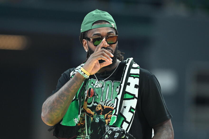 Με εμφάνιση σε... στιλ Ρόντμαν στο Ο.Α.Κ.Α. ο Λεσόρ -  Βίντεο και φωτογραφίες 