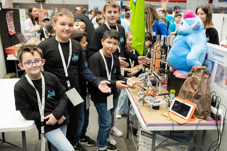 Πανελλήνιος Διαγωνισμός STEM 2025: νέα ταλέντα στην τεχνολογία παρουσίασαν ρομποτικές λύσεις με τεχνητή νοημοσύνη 