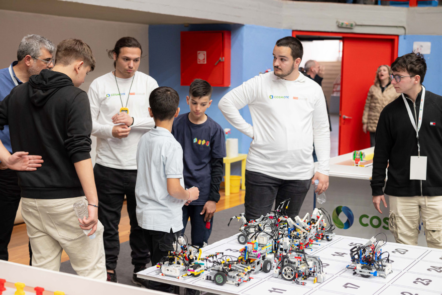 Πανελλήνιος Διαγωνισμός STEM 2025: νέα ταλέντα στην τεχνολογία παρουσίασαν ρομποτικές λύσεις με τεχνητή νοημοσύνη 