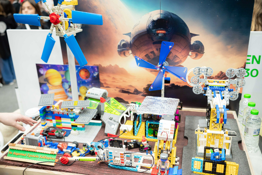 Πανελλήνιος Διαγωνισμός STEM 2025: νέα ταλέντα στην τεχνολογία παρουσίασαν ρομποτικές λύσεις με τεχνητή νοημοσύνη 