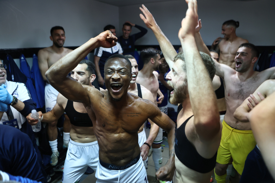 Πάρτι στα αποδυτήρια και στο πούλμαν μετά το διπλό ανόδου της Κηφισιάς στην Καλαμάτα - Βίντεο, φωτογραφίες 