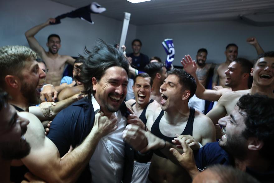 Πάρτι στα αποδυτήρια και στο πούλμαν μετά το διπλό ανόδου της Κηφισιάς στην Καλαμάτα - Βίντεο, φωτογραφίες 