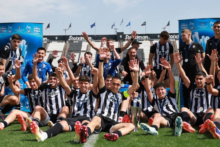  Βιεϊρίνια και Πέλκας έκαναν την απονομή της κούπας του πρωταθλήματος στην Κ-17 του ΠΑΟΚ - Βίντεο, φωτογραφίες