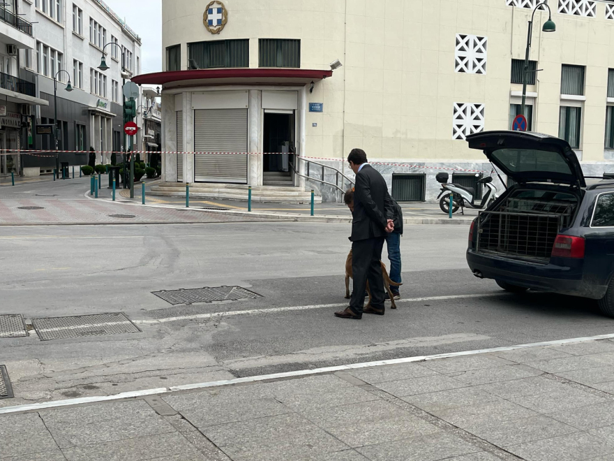 Τηλεφώνημα για εκρηκτικό μηχανισμό σε τράπεζα στο κέντρο της Λάρισας