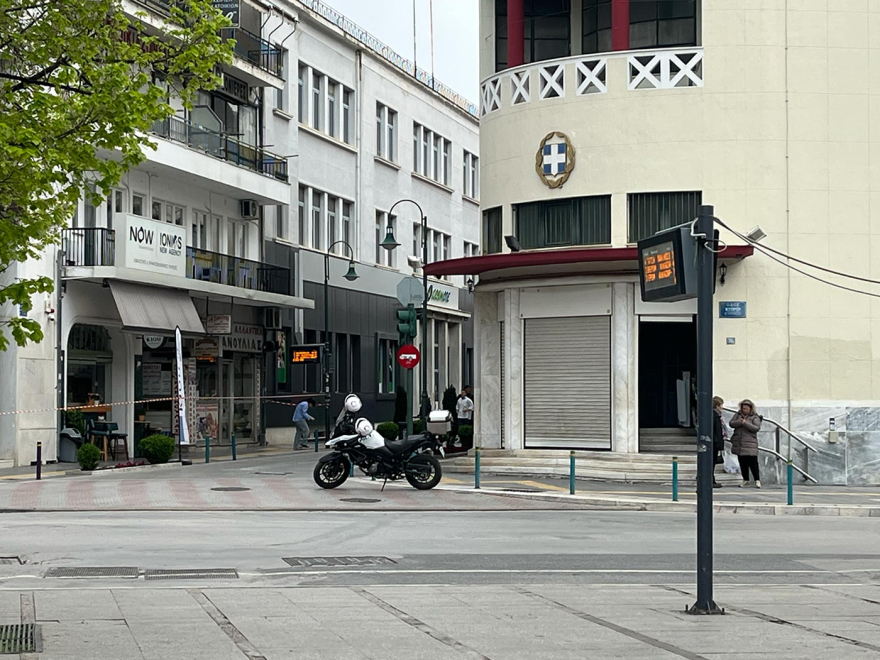 Τηλεφώνημα για εκρηκτικό μηχανισμό σε τράπεζα στο κέντρο της Λάρισας