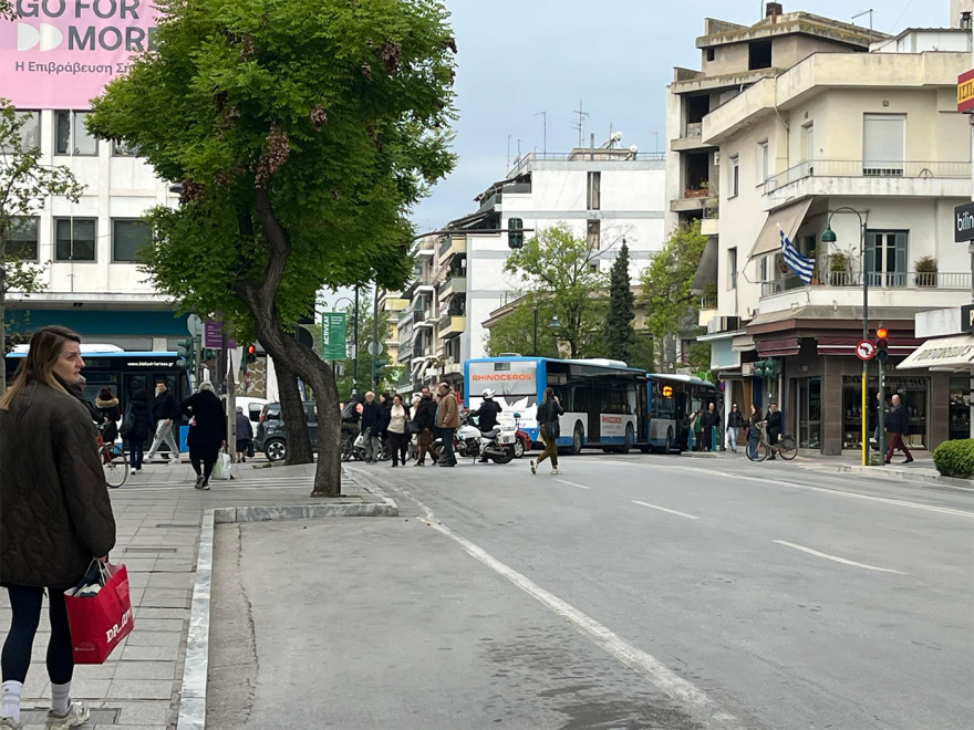 Τηλεφώνημα για εκρηκτικό μηχανισμό σε τράπεζα στο κέντρο της Λάρισας