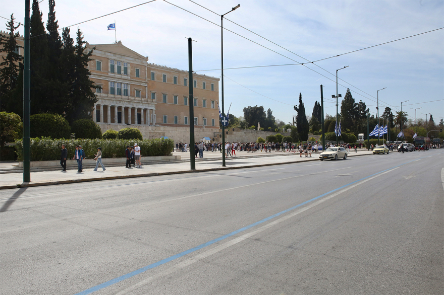 Άδεια η Αθήνα μετά τη μεγάλη έξοδο για το Πάσχα - Δείτε φωτογραφίες