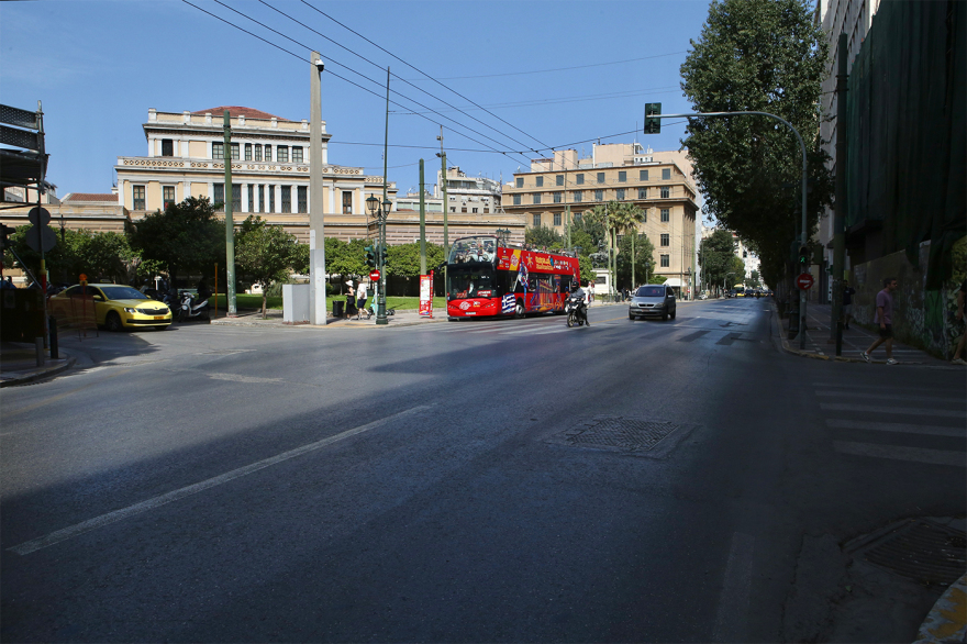 Άδεια η Αθήνα μετά τη μεγάλη έξοδο για το Πάσχα - Δείτε φωτογραφίες