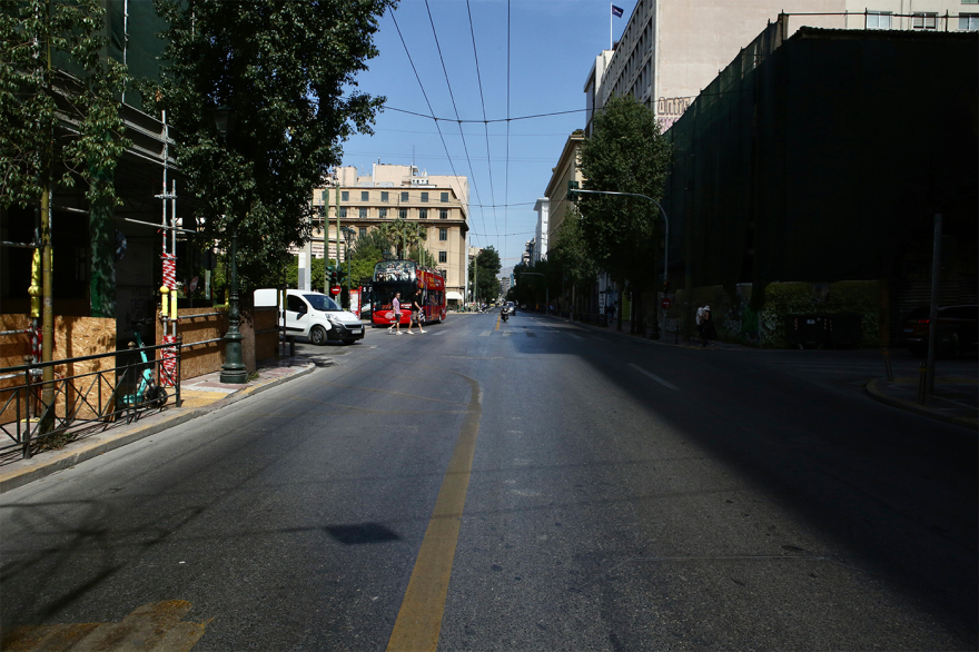 Άδεια η Αθήνα μετά τη μεγάλη έξοδο για το Πάσχα - Δείτε φωτογραφίες