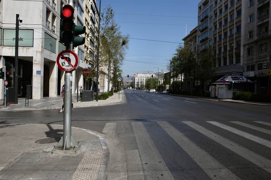 Άδεια η Αθήνα μετά τη μεγάλη έξοδο για το Πάσχα - Δείτε φωτογραφίες
