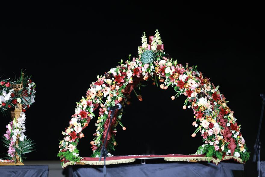 Δείτε αεροφωτογραφίες: Η εντυπωσιακή συνάντηση των πέντε Επιταφίων στην πλατεία Αριστοτέλους της Θεσσαλονίκης