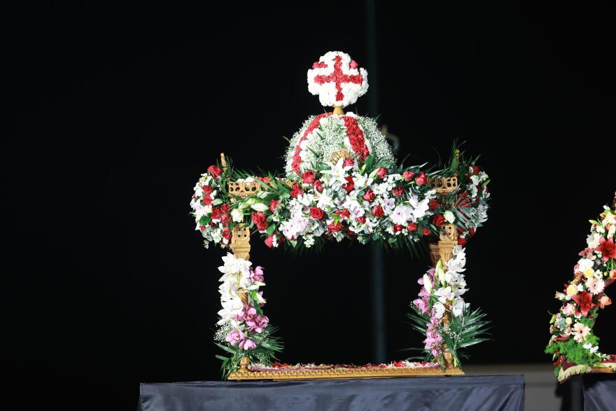 Δείτε αεροφωτογραφίες: Η εντυπωσιακή συνάντηση των πέντε Επιταφίων στην πλατεία Αριστοτέλους της Θεσσαλονίκης