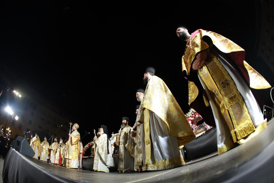 Δείτε αεροφωτογραφίες: Η εντυπωσιακή συνάντηση των πέντε Επιταφίων στην πλατεία Αριστοτέλους της Θεσσαλονίκης