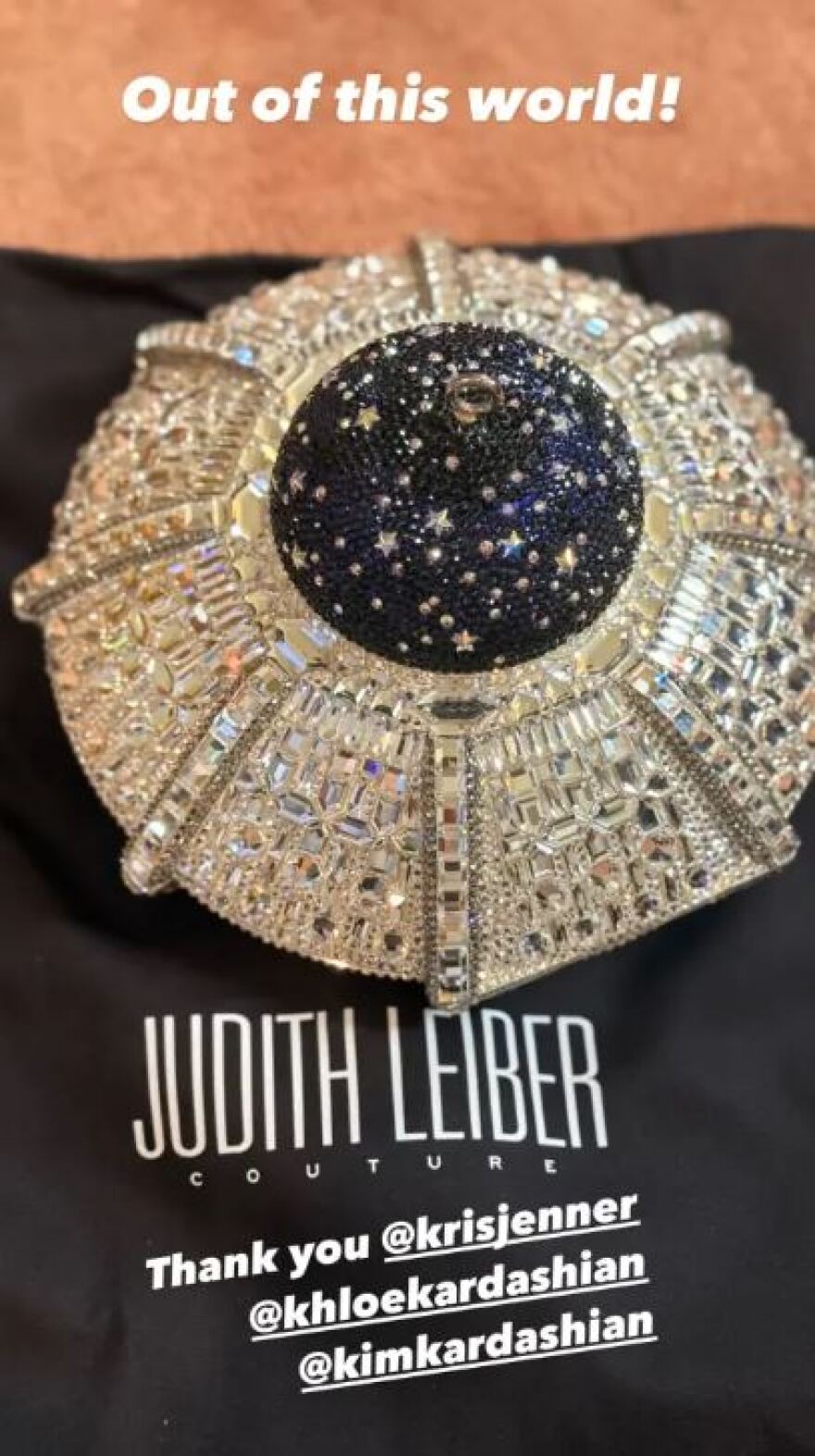 H Λόρεν Σάντσεζ αποκάλυψε το πολυτελές δώρο που της έκανε η οικογένεια Καρντάσιαν για την πτήση στο διάστημα