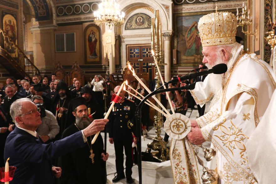 Χριστός Ανέστη: Χαρμόσυνες εικόνες σε Αθήνα, Θεσσαλονίκη, Κέρκυρα και Ναύπλιο - Βίντεο και φωτογραφίες