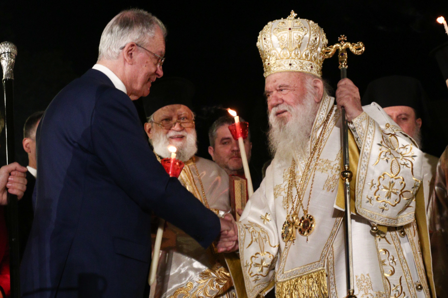 Χριστός Ανέστη: Χαρμόσυνες εικόνες σε Αθήνα, Θεσσαλονίκη, Κέρκυρα και Ναύπλιο - Βίντεο και φωτογραφίες