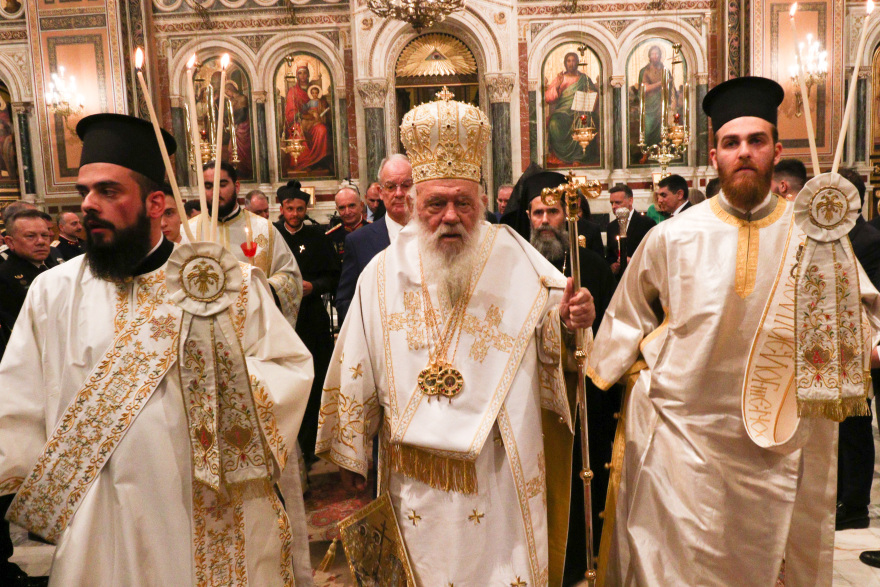 Χριστός Ανέστη: Χαρμόσυνες εικόνες σε Αθήνα, Θεσσαλονίκη, Κέρκυρα και Ναύπλιο - Βίντεο και φωτογραφίες