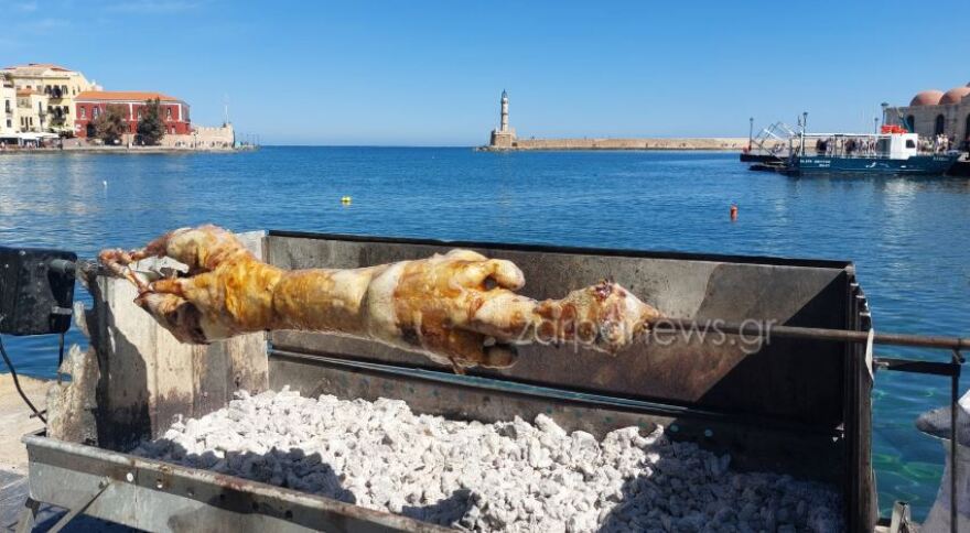 Ψήσιμο του οβελία, τσούγκρισμα και χοροί - Πασχαλινό γλέντι απ’ άκρη σ’ άκρη της Ελλάδας, δείτε βίντεο και φωτογραφίες