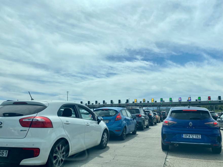 Πάσχα: Ξεκίνησε η επιστροφή των εκδρομέων – Δείτε live την κίνηση