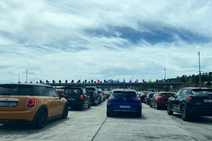 Πάσχα: Ξεκίνησε η επιστροφή των εκδρομέων – Δείτε live την κίνηση