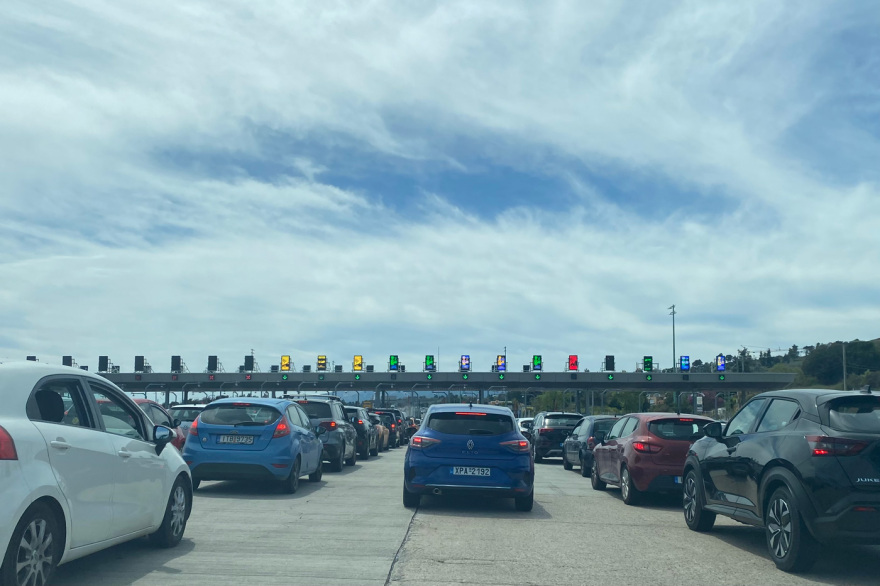 Πάσχα: Ξεκίνησε η επιστροφή των εκδρομέων – Δείτε live την κίνηση