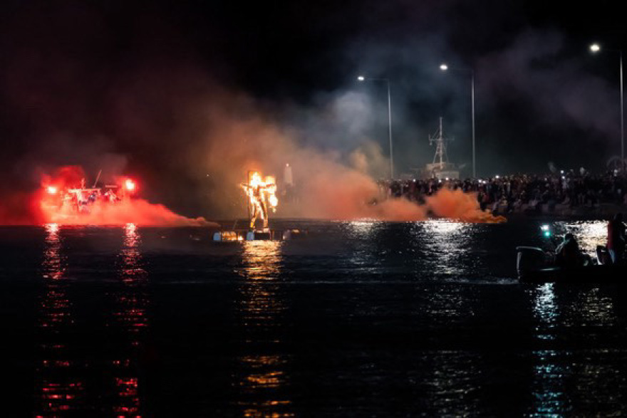 Το Κάψιμο του Ιούδα στο λιμάνι της Ερμιόνης - Δείτε φωτογραφίες από το πασχαλινό έθιμο