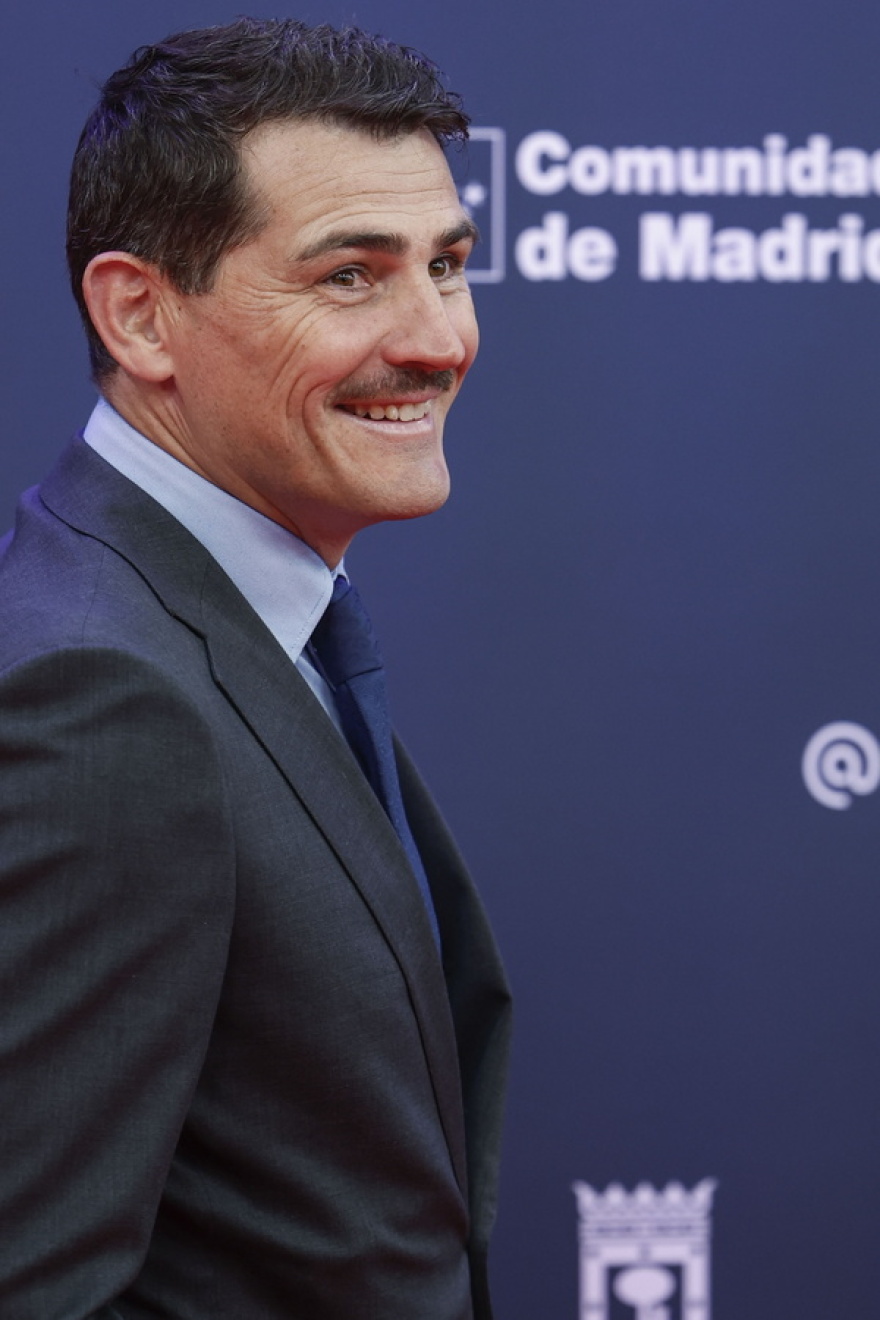 Ελεύθερος, ωραίος και με πλέον με μουστάκι ο Ίκερ Κασίγιας - Το νέο λουκ του παλαίμαχου τερματοφύλακα