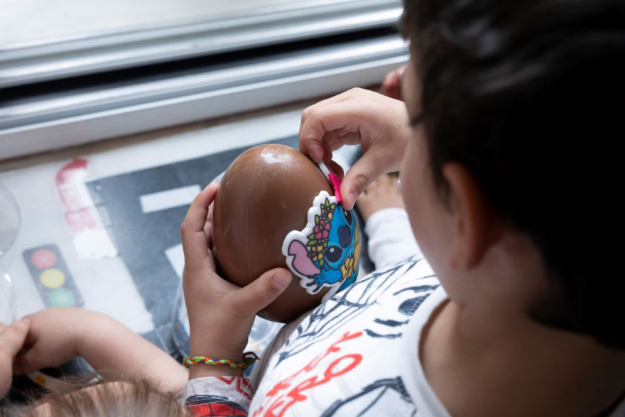 Ο Όμιλος Bright και φέτος το Πάσχα στηρίζει έμπρακτα κοινωνικούς φορείς που στέκονται δίπλα σε παιδιά και γυναίκες που το έχουν ανάγκη