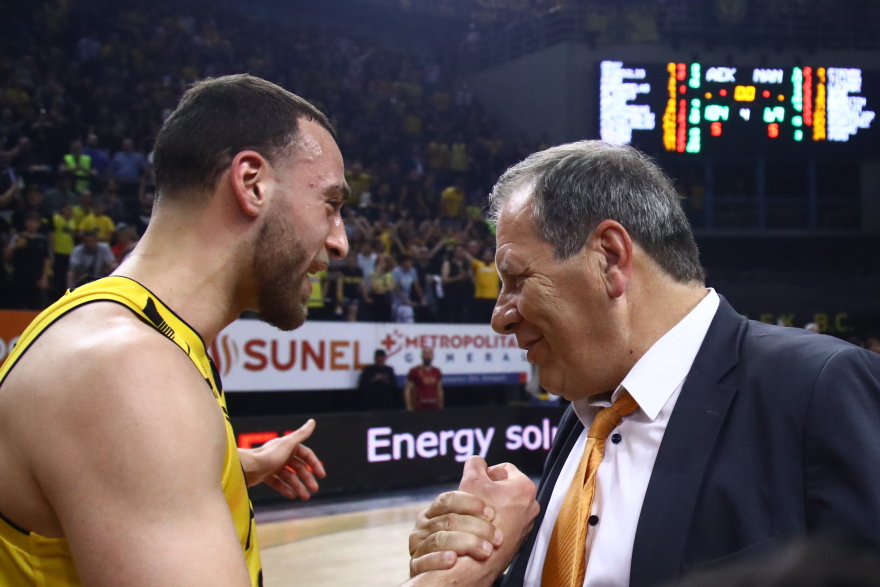 Σάκοτα: «Προκριθήκαμε μαζί με τον κόσμο μας, θα πρέπει να είμαστε λίγο καλύτεροι με τη Μάλαγα» - Βίντεο