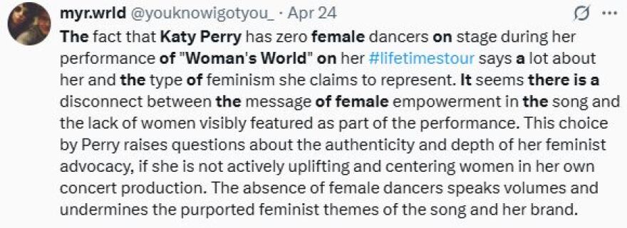 Η Πέρι δέχτηκε κριτική επειδή τραγούδησε το «Woman's World» πλαισιωμένη από άντρες χορευτές - «Δεν την ενδιαφέρει ο φεμινισμός», γράφουν