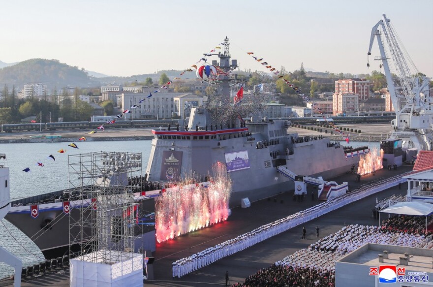 Καθέλκυση βορειοκορεάτικου πολεμικού πλοίου παρουσία του Κιμ Γιονγκ Ουν