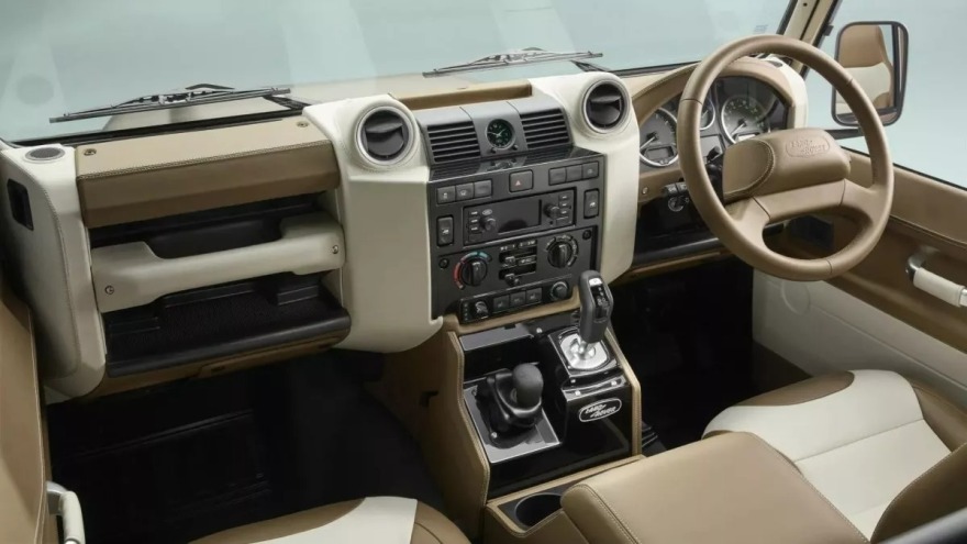 Η Land Rover κρατά ζωντανό το κλασσικό Defender Soft Top