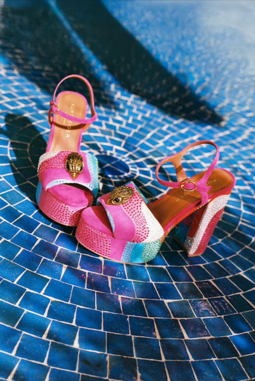 Η Emily Ratajkowski πρωταγωνιστεί στην Summer 2025 καμπάνια του οίκου ”Kurt’s Motel”