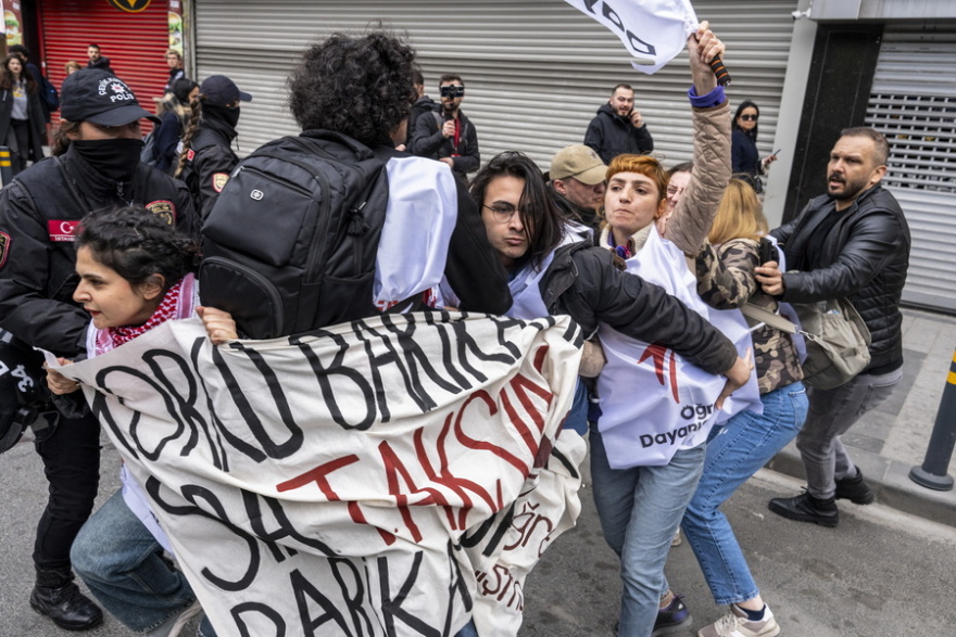 Κωνσταντινούπολη: Πάνω από 52.000 αστυνομικοί βγήκαν στους δρόμους για την Πρωτομαγιά - Εκατοντάδες συλλήψεις