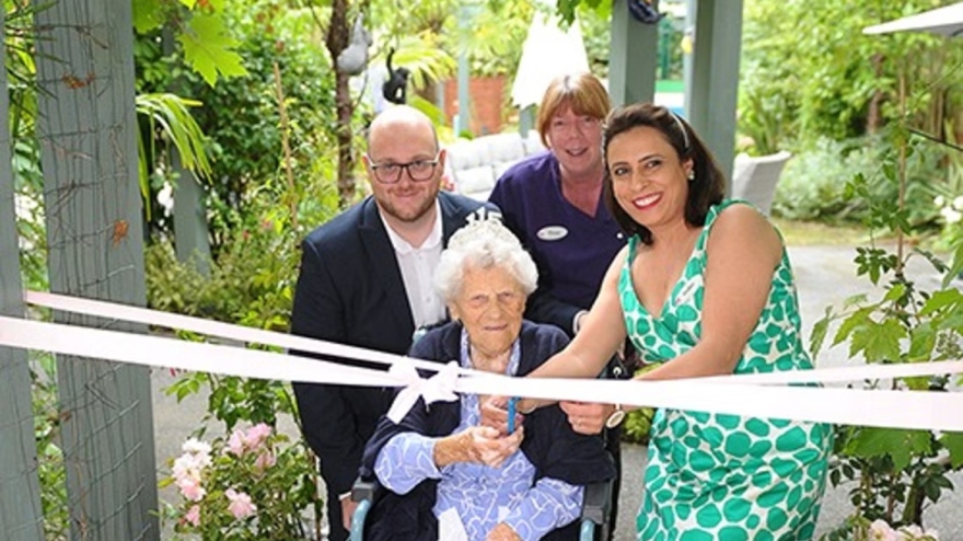 Μία Βρετανίδα κατακτά το ρεκόρ του γηραιότερου ανθρώπου στον κόσμο στα 115 της χρόνια - «Δεν διαφωνώ με κανέναν, κάνω ο, τι μου αρέσει»