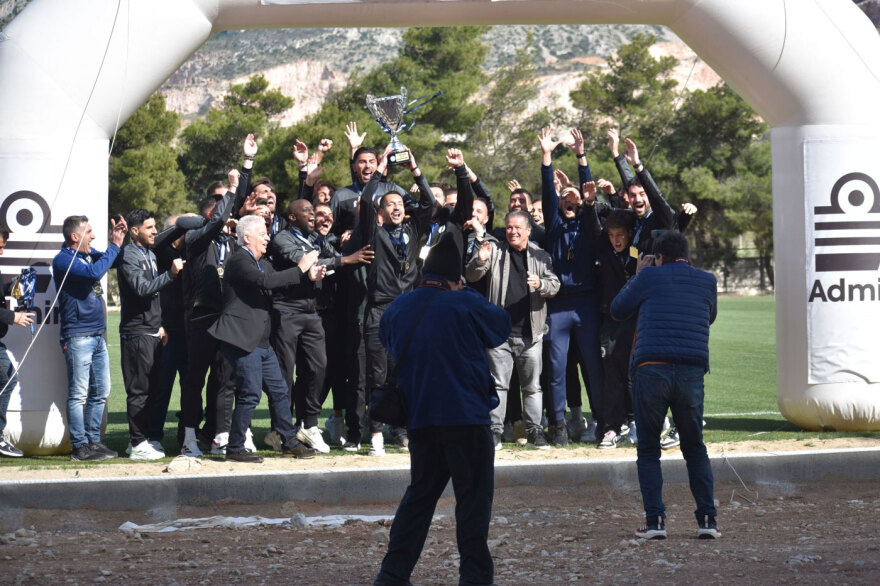 Η Μαρκό σήκωσε την κούπα για το πρωτάθλημα, μετά την ιστορική άνοδο στη Super League 2