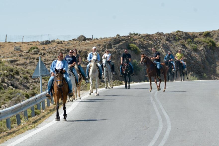 Λέσβος: Κορυφώνεται το μεγάλο πανηγύρι του Ταξιάρχη στο Μανταμάδο - Πολλοί προσκυνητές και από την Τουρκία