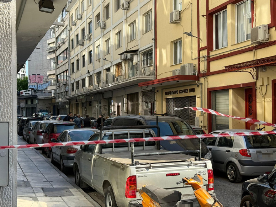 Ένα κιλό εκρηκτικά και πυροκροτητές στο διαμέρισμα που έμενε η 39χρονη που σκοτώθηκε στην έκρηξη στη Θεσσαλονίκη
