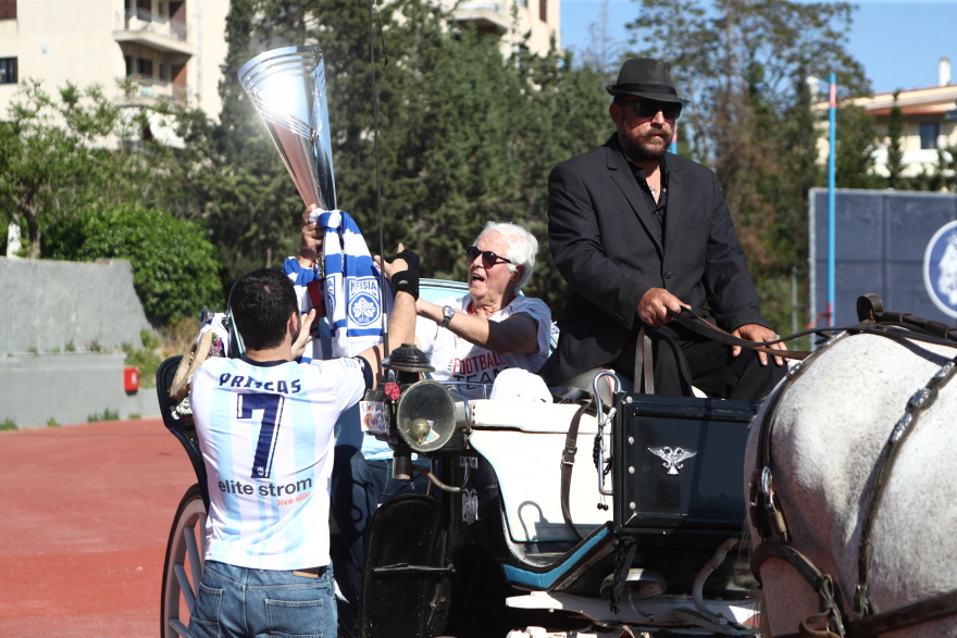 Βίντεο: Η απονομή στην πρωταθλήτρια Κηφισιά, με άμαξα έφτασε το τρόπαιο στο Ζηρίνειο Βίντεο: Η απονομή στην πρωταθλήτρια Κηφισιά, με άμαξα έφτασε το τρόπαιο στο Ζηρίνειο