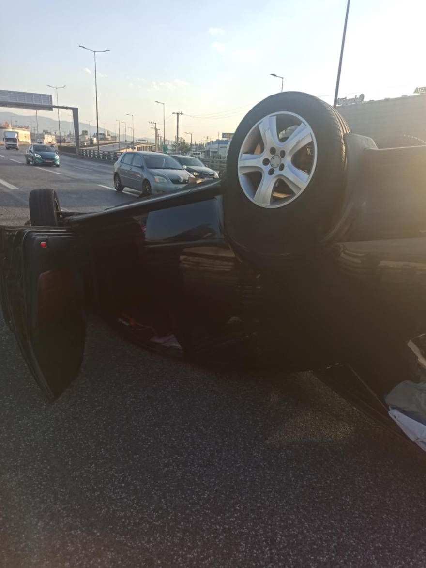 Τροχαίο στον Κηφισό: Αναποδογύρισε ΙΧ, τραυματίστηκε ελαφρά ο οδηγός