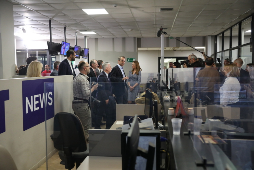 Eπίσκεψη Μητσοτάκη στο Ραδιομέγαρο της ΕΡΤ: Eνημερώθηκε για τις νέες ψηφιακές δυνατότητες του ERTNews και του Ertflix