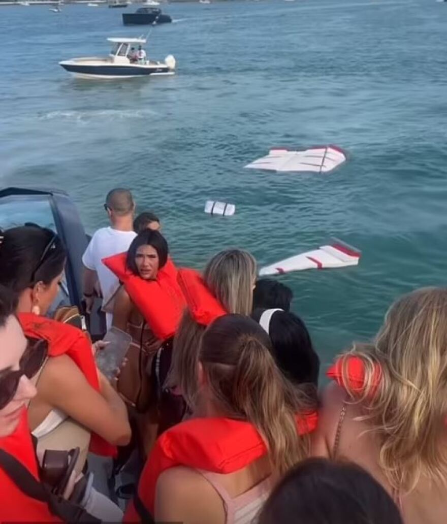 Σκάφος $4,5 εκατ. της Lamborghini βυθίστηκε στο Μαϊάμι, ενώ μετέφερε 30 influencers με μπικίνι - Δείτε βίντεο